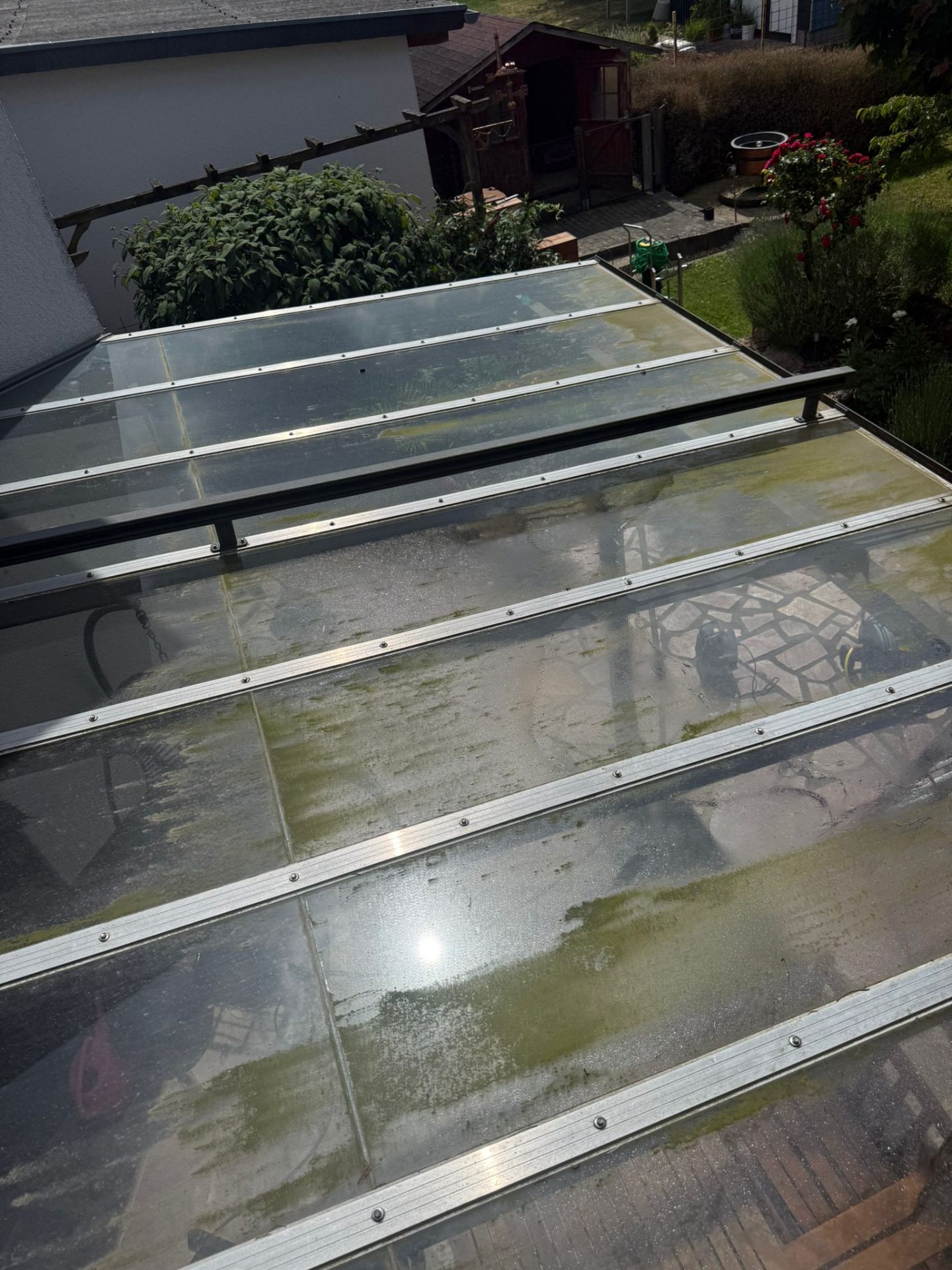 Terrassendach-, Glasdach- & Wintergartenreinigung – typische Verschmutzung