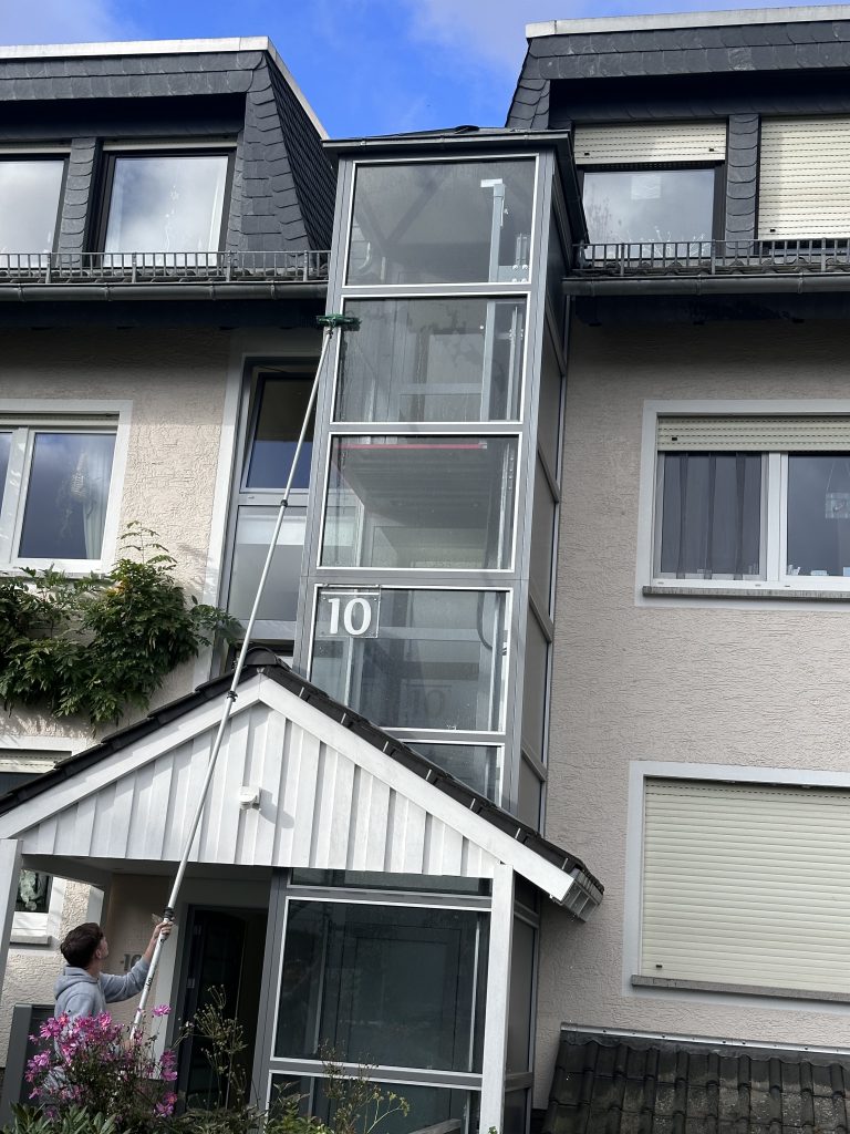 Reinigung von Glasfassade