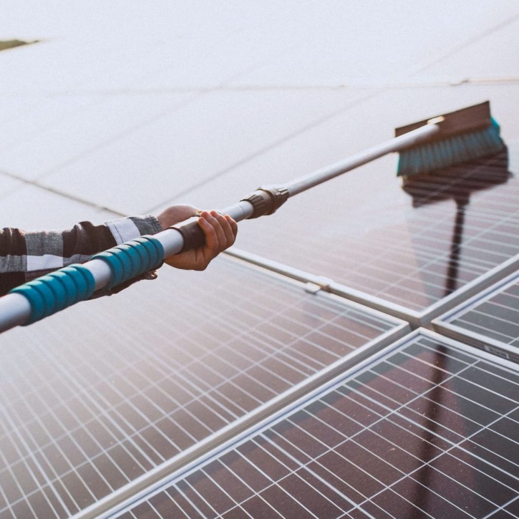 PV-Reinigung mit Teleskopstange